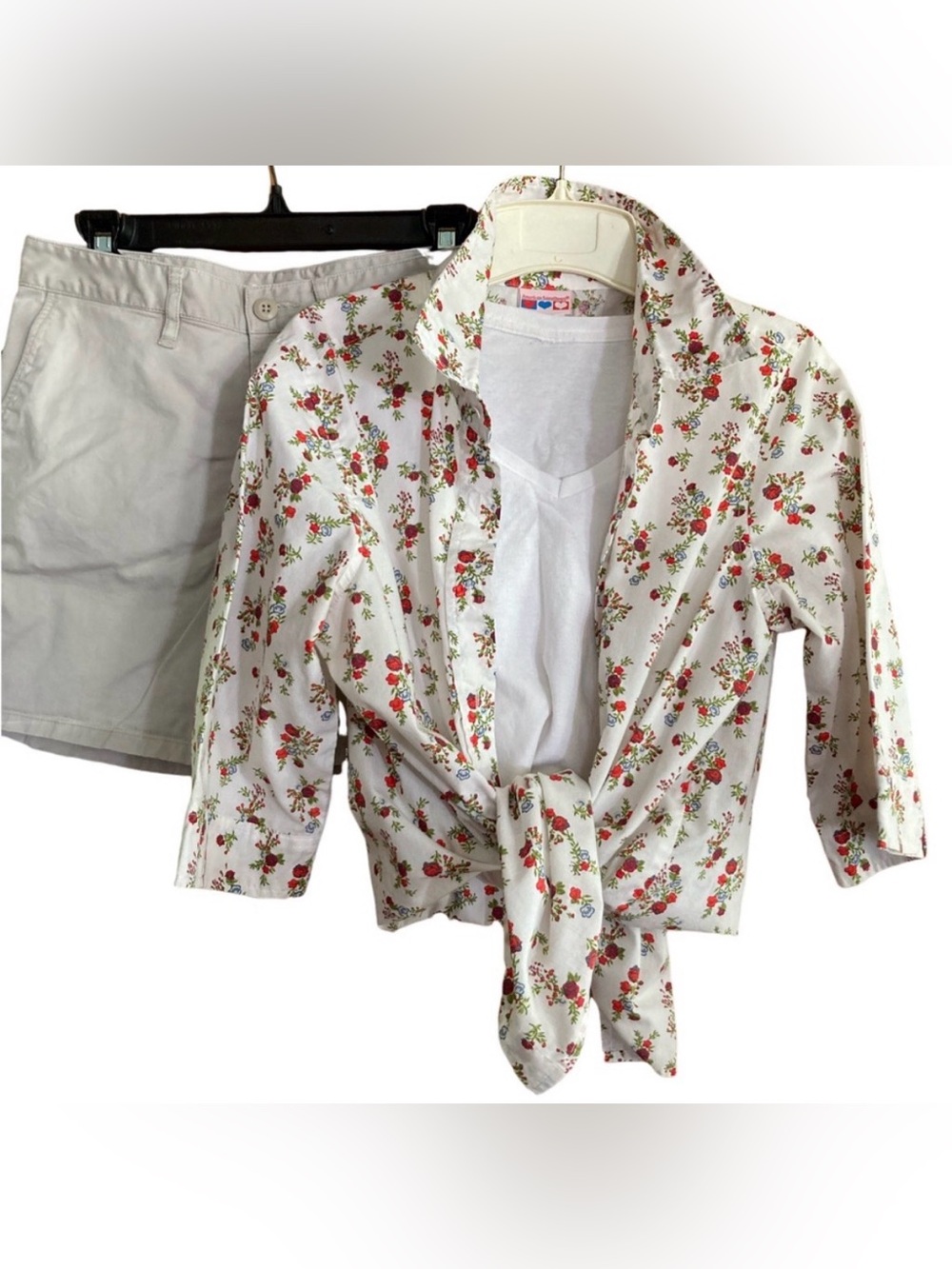 Vintage American Sweetheart Med White Red Green Blue Floral 90s Campshirt
